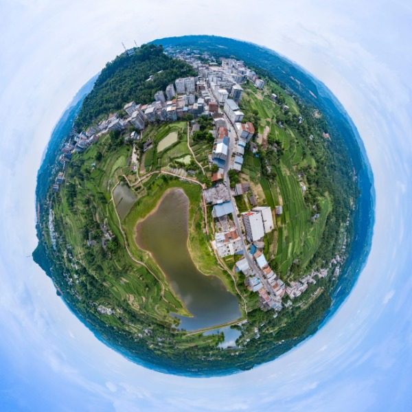 明月村