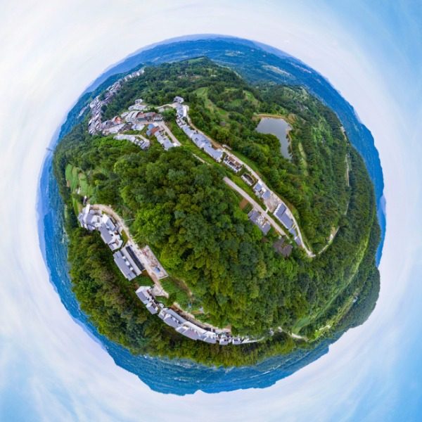 园堡山村