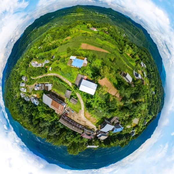 八家坪村