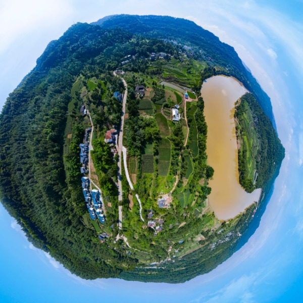 民主村
