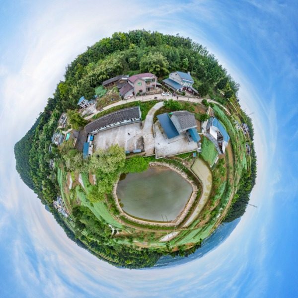 梁山村