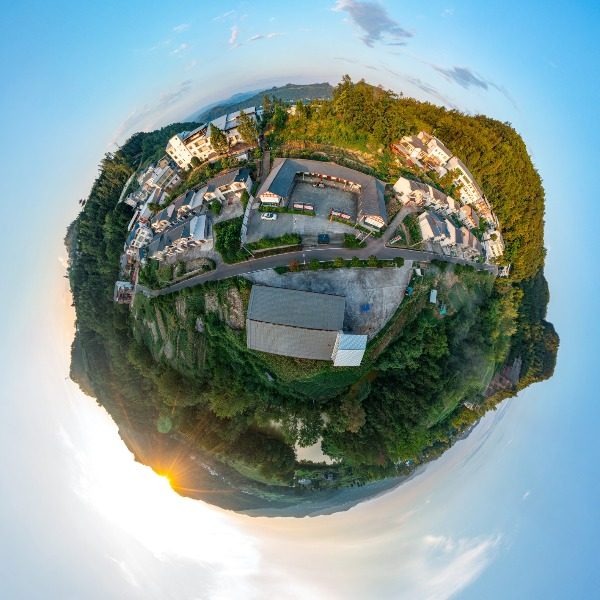 插旗山村